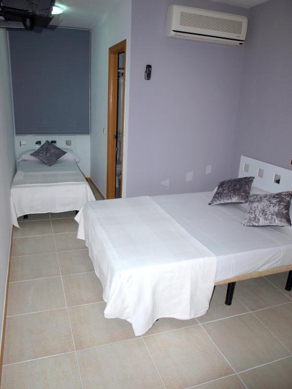 Hostal El Parque San Martín de la Vega Exterior photo